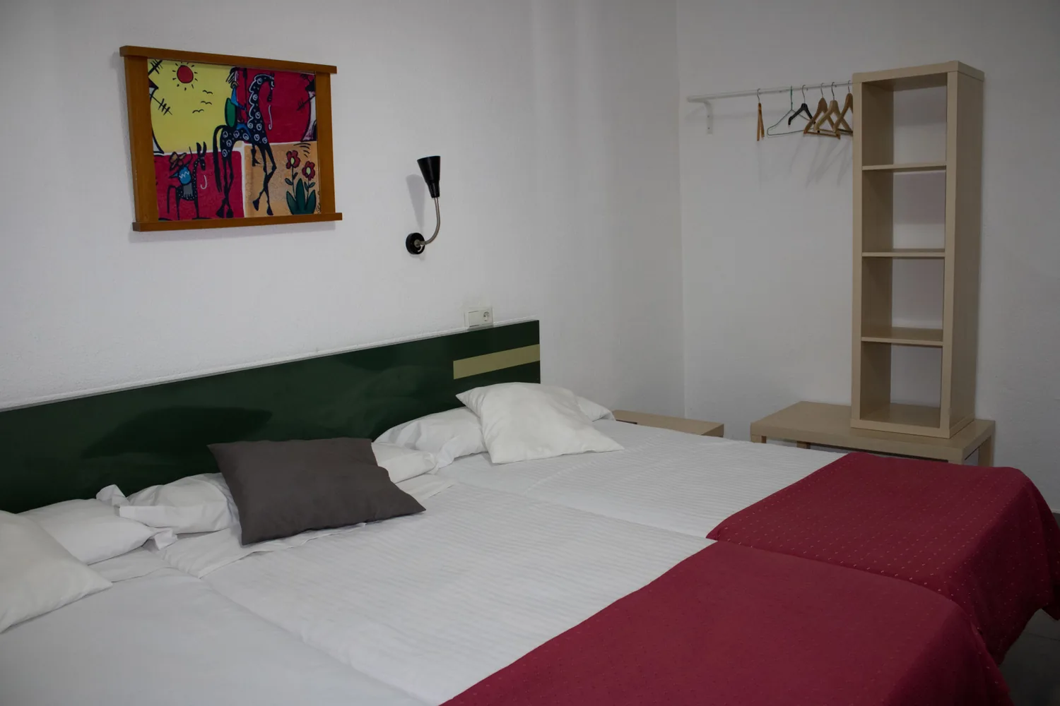 Habitación individual del Hotel Saga